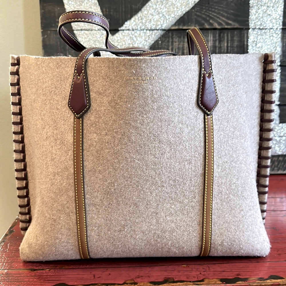 Tory Burch large Perry Tote in Beige Flannel. EUC. No stains/tears. 14”x12”x4”.
